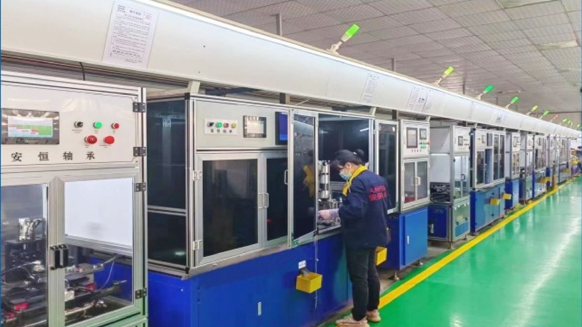 Dust-controlled corner of the Anheng workshop
